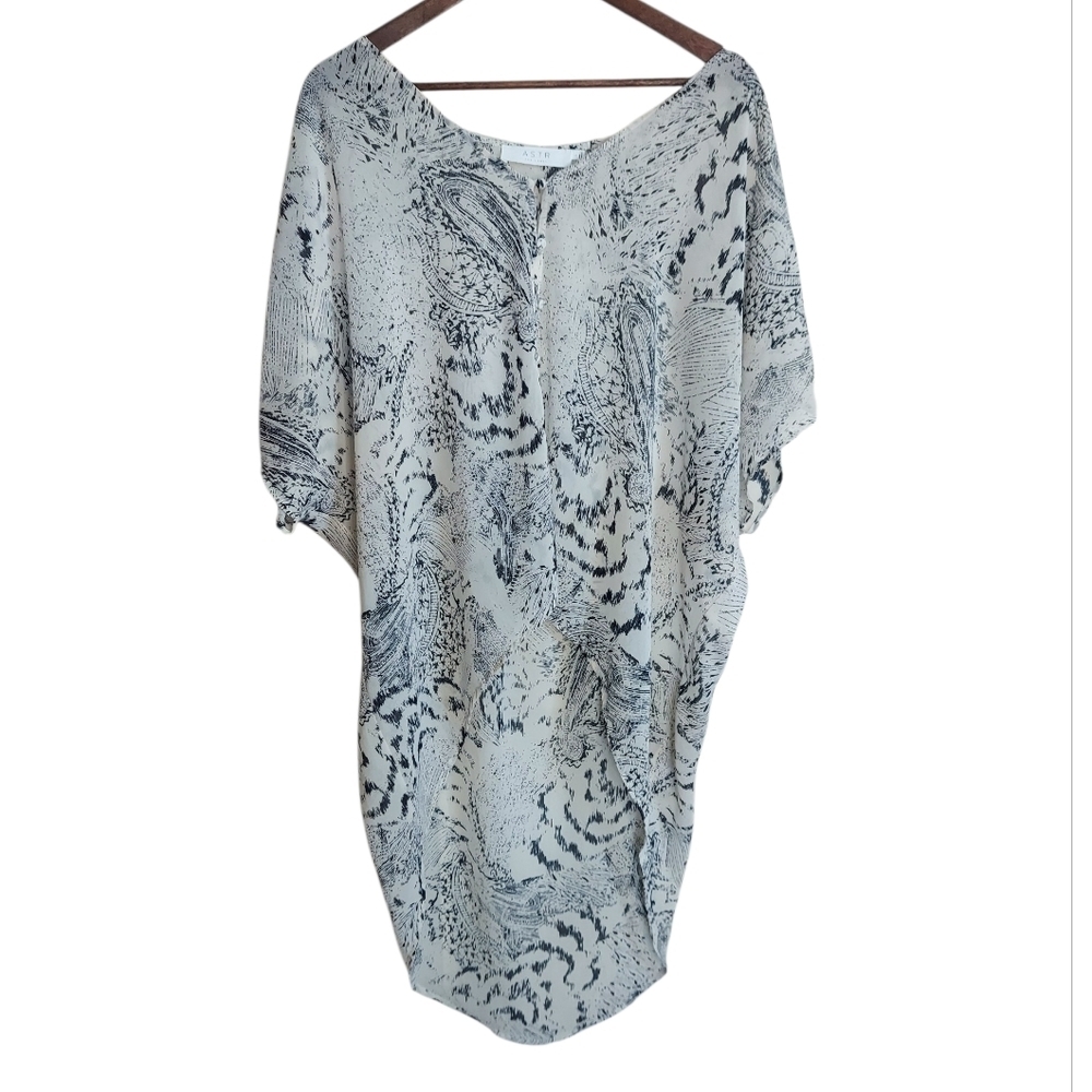 ASTR Hi-Low Semi-Sheer Lagenlook Animal Print Tunic